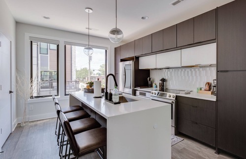 Charlotte House | Uptown Rooftop, WALK to Bank of America Stadium!