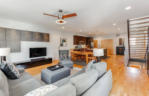 Third Ward House | Uptown Townhouse, Rooftop Terrace, 3 Story, 2 Bed