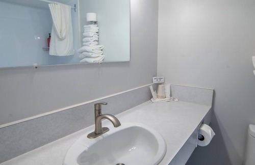 Creston Hotel | Uptowner Hotel