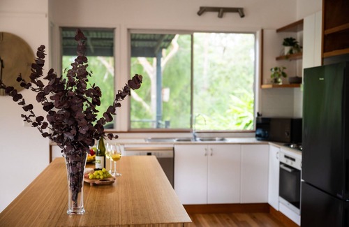 Bomaderry House | Uralla House - Urban Bush Retreat, centrally located with 2 Master Bedrooms