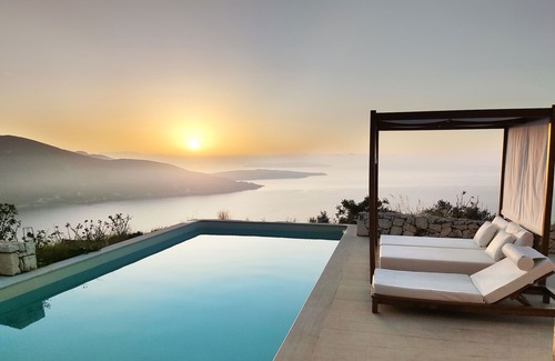 Evgiros Villa | Urania, private villa Helios, private pool, endless sea views, near beaches