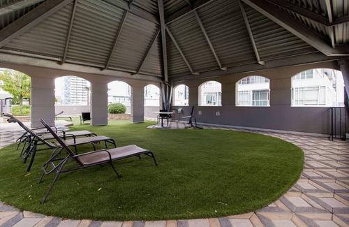 Financial District Apartment | Urban 1BR Escape near CF Toronto Eaton Centre