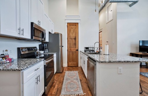 Fort Worth Apartment | Urban 2-bedroom apartment one block from Texas Wesleyan in Fort Worth!