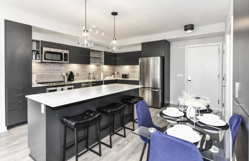 Crystal City Apartment | Urban 2BR Oasis with Scenic Rooftop & Gym