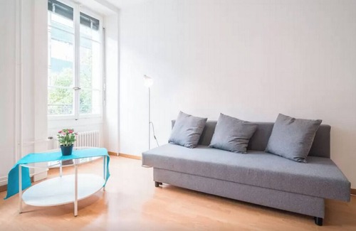 Les Grottes Apartment | Urban Apartment