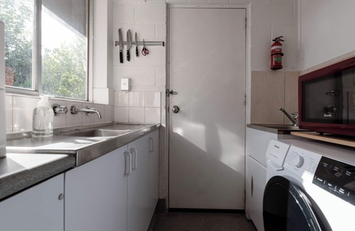 East Launceston Apartment | Urban apartment Parkside, Cozy Lounge & Dining