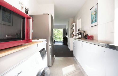 East Launceston Apartment | Urban apartment Parkside, Cozy Lounge & Dining