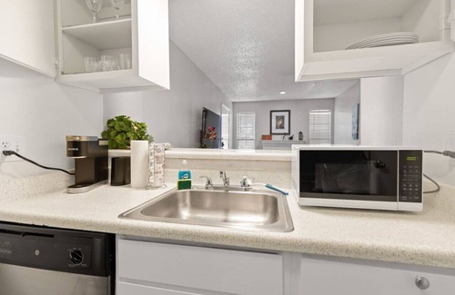 Park Central Apartment | Urban Apartment. Perfect for long term stays!