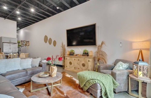 Kingsport Condo | Urban Artistry Loft Retreat
