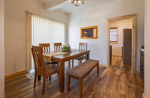 Sioux Falls House | Urban Cabin | 4BR w/Huge Yard
