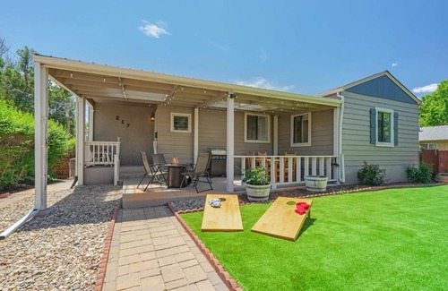 East Colorado Springs Apartment | Urban Casita Cozy Family House w BBQ Fire Pit