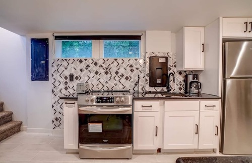 Alberta Apartment | Urban Chic Apartment in the Alberta Arts District!