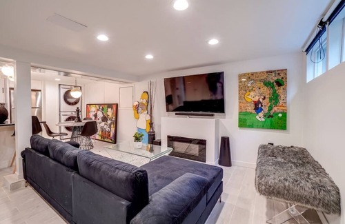 Alberta Apartment | Urban Chic Apartment in the Alberta Arts District!