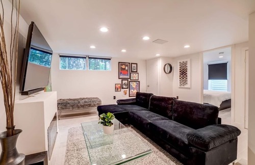 Alberta Apartment | Urban Chic Apartment in the Alberta Arts District!