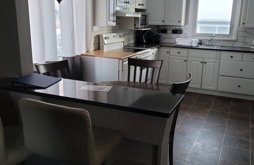 Brandon House | Urban Chic Guest Retreat- 1100sqft 3Bdr