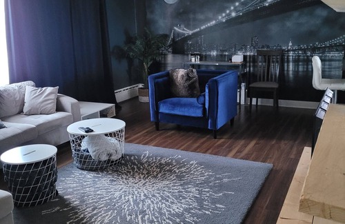 Brandon House | Urban Chic Guest Retreat- 1100sqft 3Bdr