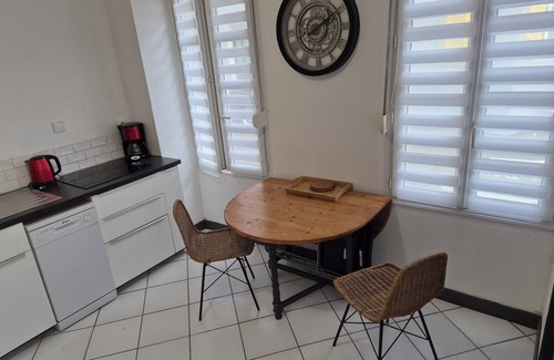 Rive Droite Apartment | Urban Chic Idéalement Situé