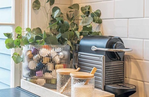 College Hill Apartment | Urban Chic in PVD, next door to Brown and RISD