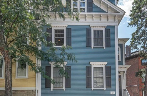 College Hill Apartment | Urban Chic in PVD, next door to Brown and RISD