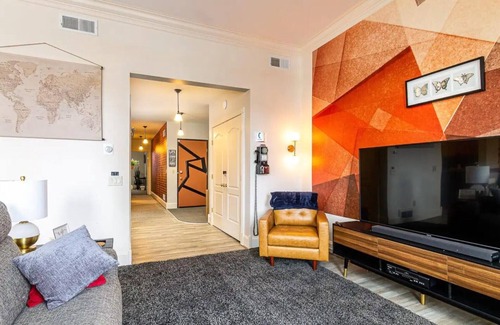 Three Rivers Apartment | Urban Chic Loft, King Bed MITHNO57-5