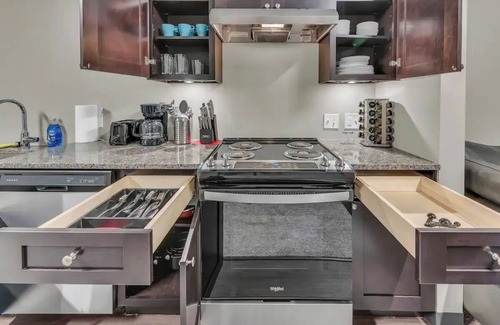 Waldron Apartment | Urban Chic Loft Near Airport with High-Speed WiFi