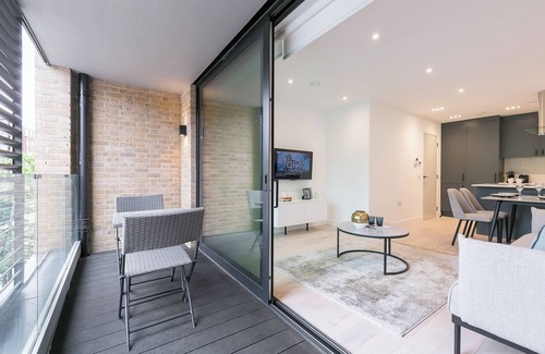 Camden Apartment | Urban Chic - Marine