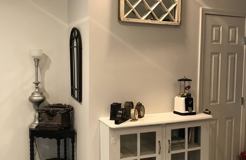 Greater Belhaven House | Urban Chic Studio, Private, 1B1B. Belhaven area. Near campus& hospitals.