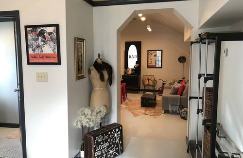 Greater Belhaven House | Urban Chic Studio, Private, 1B1B. Belhaven area. Near campus& hospitals.