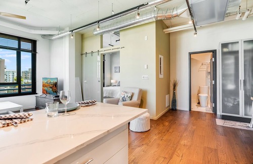 Downtown Victoria Condo | Urban City Living at the Jukebox