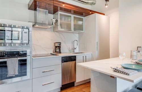 Downtown Victoria Condo | Urban City Living at the Jukebox