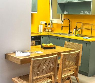 Neapoli Apartment | Urban comfort in Athens centre