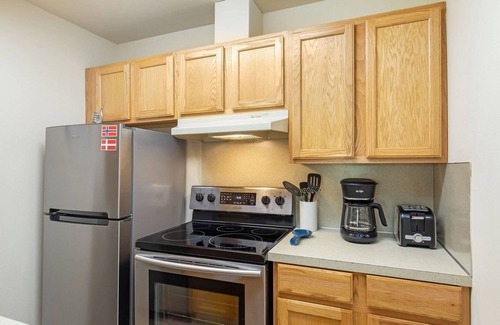 Old Ballard Condo | Urban Condo + Parking 2 Blocks to Ballard 6 Miles to Everything Seattle