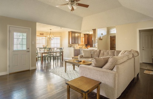 Irving House | Urban Cottage At the Heart of Irving and DFW