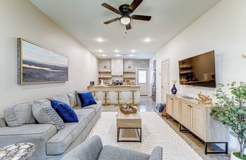 Downtown House | Urban Cottage: Downtown Bryan near Texas A&M!