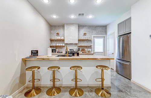 Downtown House | Urban Cottage: Downtown Bryan near Texas A&M!