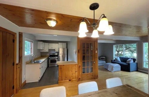 Kingston House | Urban Cottage Style House - Close to lake/University