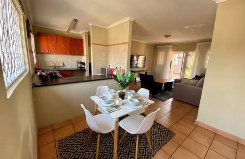 Greater Johannesburg Metropolitan Area Apartment | Urban Cozy Oasis