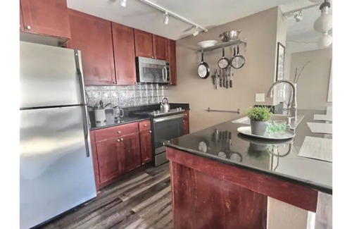 Cheesman Park Apartment | Urban Denver 2BR Flat, Steps to Botanical Garden