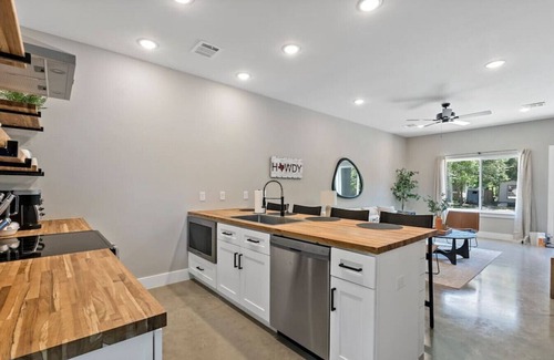 Downtown House | Urban Destination Aggieland 112 TX 2BR and 1.5Bath