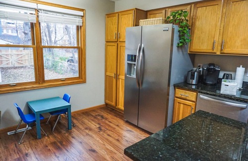 Minneapolis House | Urban Eden - 5 mins from downtown - Cozy, Comfy & Convenient