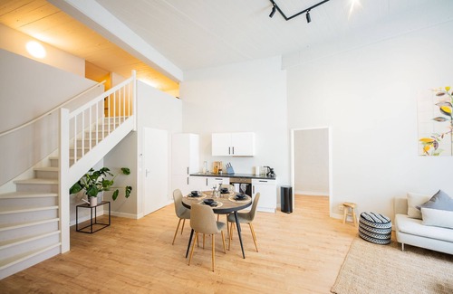 Stadsdriehoek Apartment | Urban Elegance 3BDR Apartment BSH