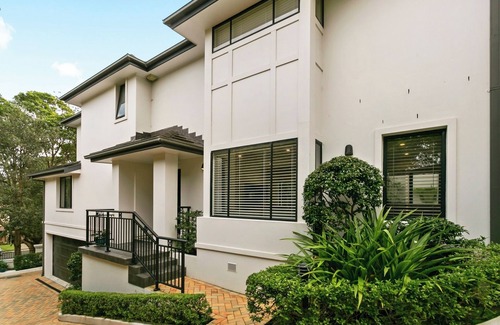 Lane Cove House | Urban Elegance: Luxe 3-Bedroom Home in Lane Cove