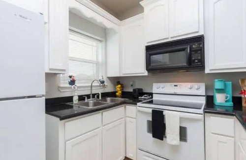 Edinburg Apartment | Urban Elegance Private Gated 1 BR