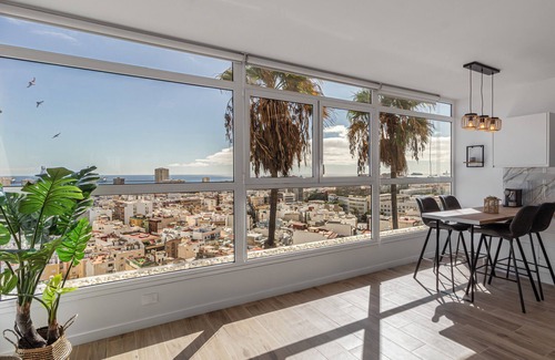 Las Palmas de Gran Canaria House | Urban Elegance View Suite Pool