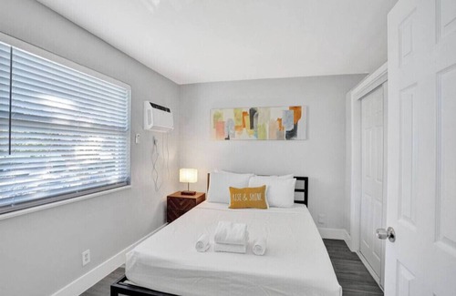 Poinciana Park Apartment | Urban Escape: Beachy 1BR in the heart of Fort Lauderdale