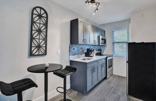 Poinciana Park Apartment | Urban Escape: Beachy 1BR in the heart of Fort Lauderdale