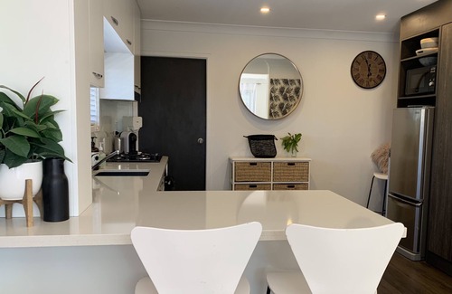 Allambie Heights Apartment | Urban Escape, cosy little getaway, bright and sunny with private deck.