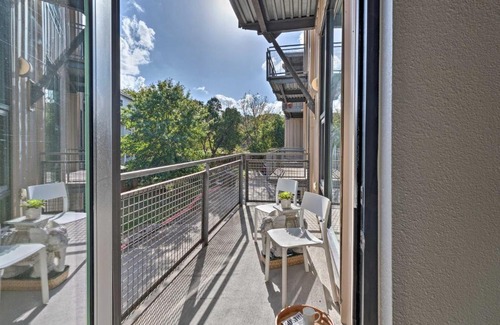 South Lamar Apartment | Urban Escape in SoLA with Private Patio!