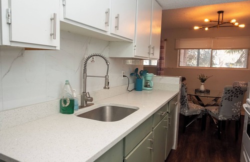 Sunnyside House | Urban Escape: Private Room in Bi-level lower level