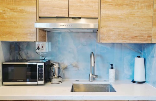 Cherryland Apartment | Urban Escape, Small Private Condo Near SF 22421A